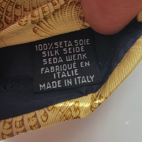 CHANEL Men's Vintage Tie 100% Silk Made in Italy light yellow w/ shells & CCs - Picture 3 of 5